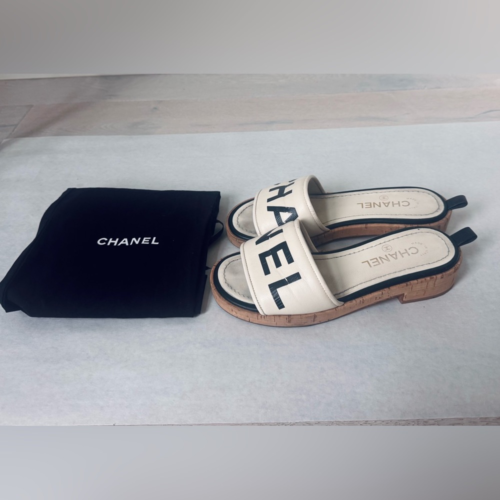 CHANEL White and Black Logo Cork Slide Sandals. size 37 - Picture 3 of 6